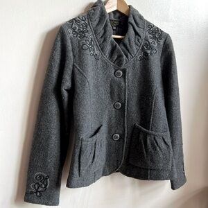 Icelandic Design 100% wool jacket with decorative collar